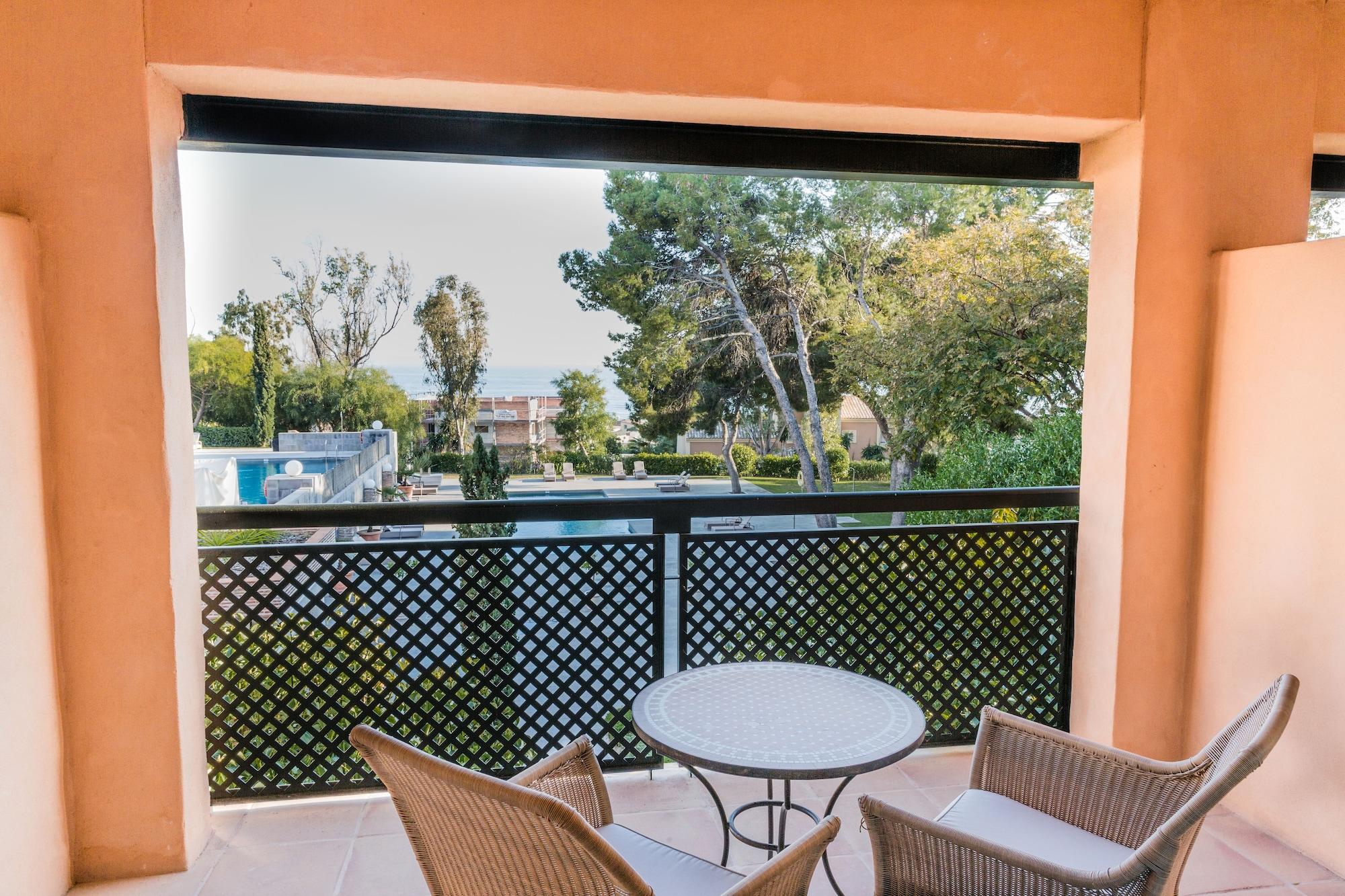 Vincci Seleccion Estrella Del Mar Hotel Marbella Luaran gambar A balcony at the hotel