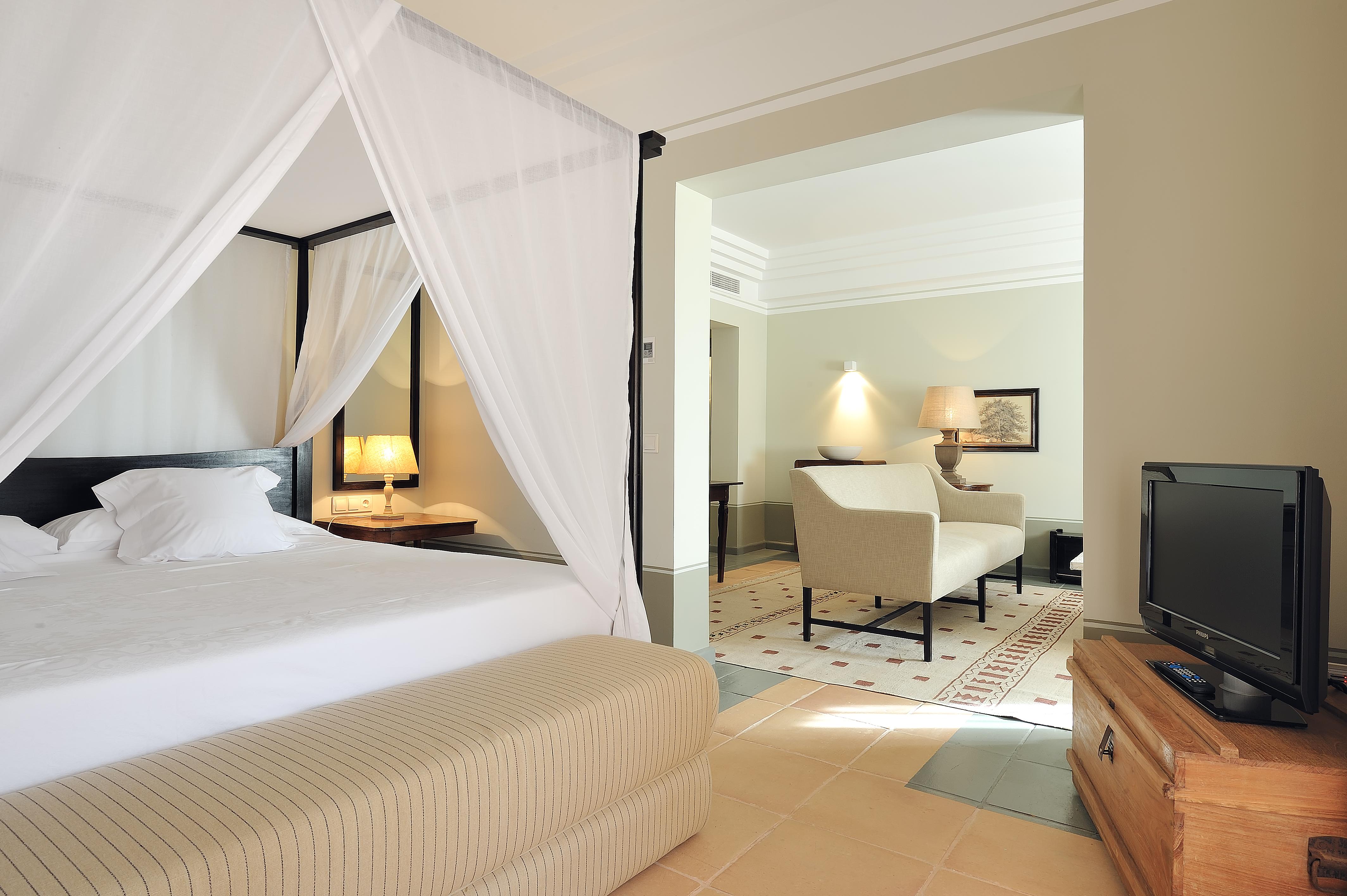 Vincci Seleccion Estrella Del Mar Hotel Marbella Luaran gambar A suite at the hotel