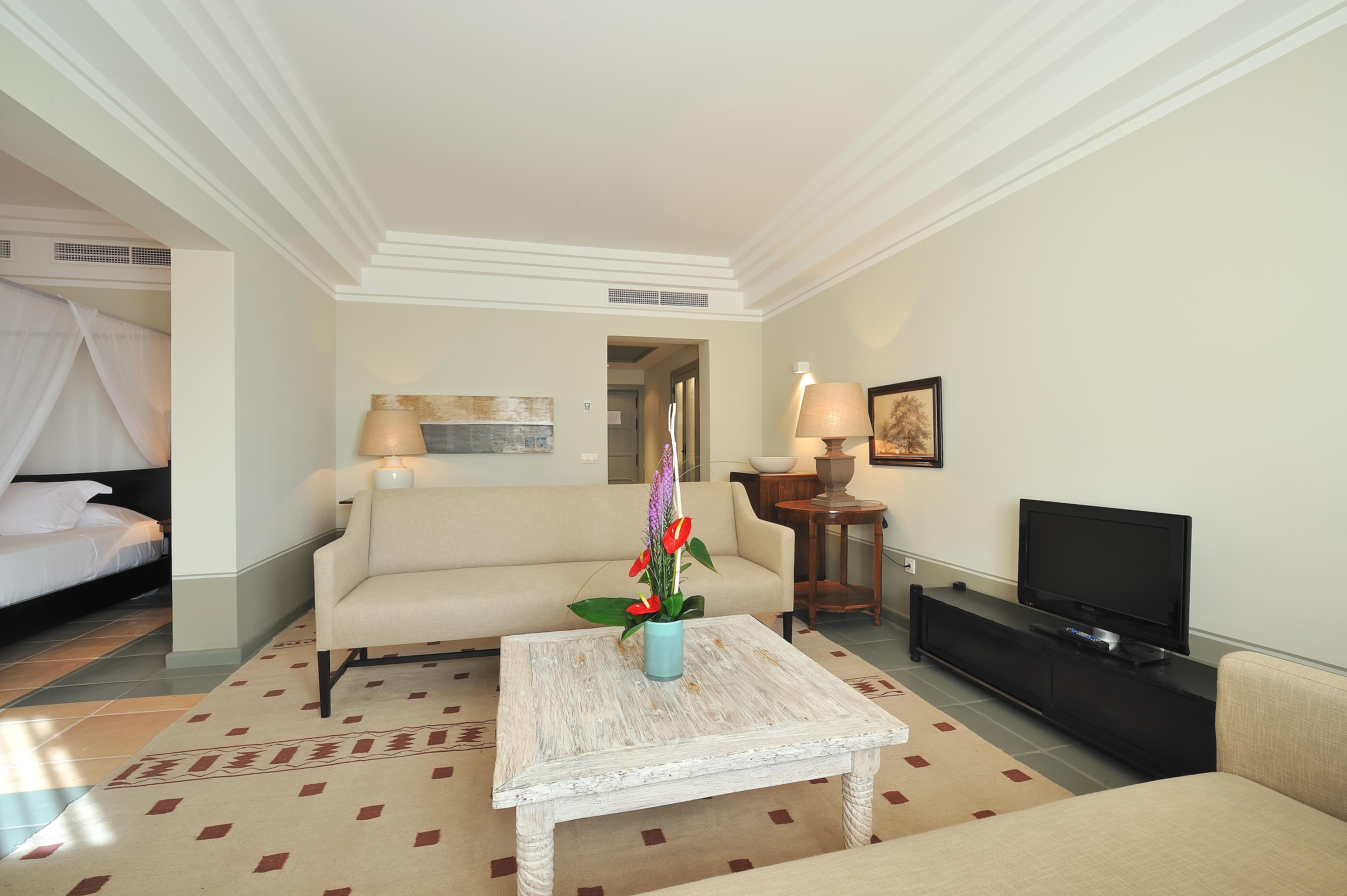 Vincci Seleccion Estrella Del Mar Hotel Marbella Luaran gambar A suite at the hotel