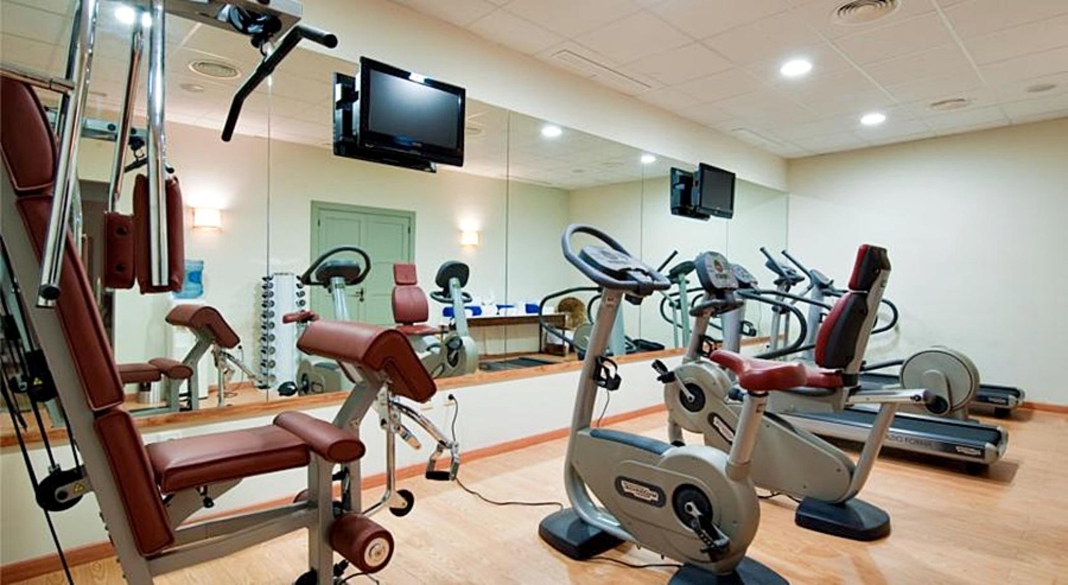 Vincci Seleccion Estrella Del Mar Hotel Marbella Kemudahan gambar A gym at a hotel